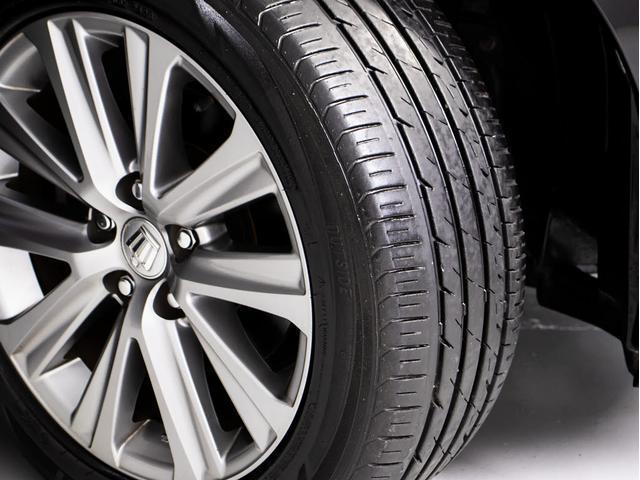 クラウンハイブリッド ロイヤルサルーンG (禁煙車)(パノラミックビューモニター)(フラクセン本革シート)(衝突軽減ブレーキ)(踏み間違い防止機能)レーダークルーズ アダプティブハイビーム 記録簿8枚 Bluetooth対応 エアシート(32枚目)