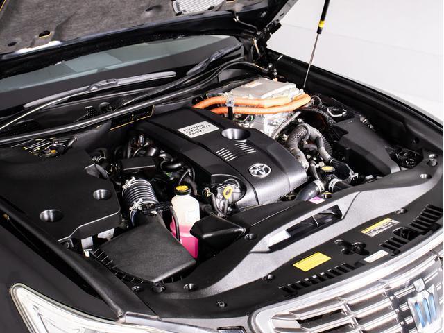 クラウンハイブリッド ロイヤルサルーンG (禁煙車)(パノラミックビューモニター)(フラクセン本革シート)(衝突軽減ブレーキ)(踏み間違い防止機能)レーダークルーズ アダプティブハイビーム 記録簿8枚 Bluetooth対応 エアシート(33枚目)