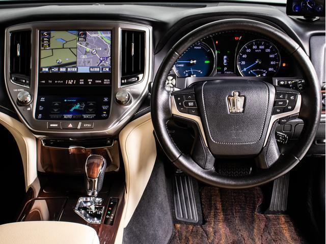 クラウンハイブリッド ロイヤルサルーンG (禁煙車)(パノラミックビューモニター)(フラクセン本革シート)(衝突軽減ブレーキ)(踏み間違い防止機能)レーダークルーズ アダプティブハイビーム 記録簿8枚 Bluetooth対応 エアシート(36枚目)