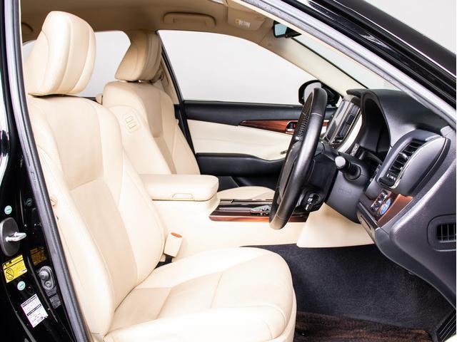 クラウンハイブリッド ロイヤルサルーンG (禁煙車)(パノラミックビューモニター)(フラクセン本革シート)(衝突軽減ブレーキ)(踏み間違い防止機能)レーダークルーズ アダプティブハイビーム 記録簿8枚 Bluetooth対応 エアシート(37枚目)