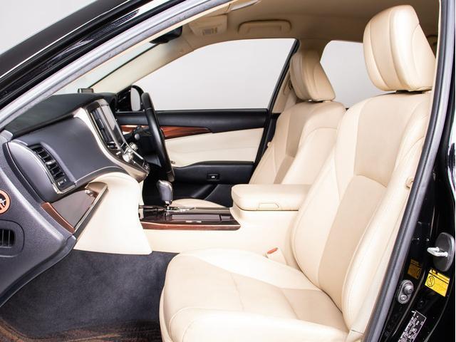 クラウンハイブリッド ロイヤルサルーンG (禁煙車)(パノラミックビューモニター)(フラクセン本革シート)(衝突軽減ブレーキ)(踏み間違い防止機能)レーダークルーズ アダプティブハイビーム 記録簿8枚 Bluetooth対応 エアシート(38枚目)