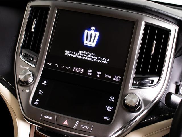 クラウンハイブリッド ロイヤルサルーンG (禁煙車)(パノラミックビューモニター)(フラクセン本革シート)(衝突軽減ブレーキ)(踏み間違い防止機能)レーダークルーズ アダプティブハイビーム 記録簿8枚 Bluetooth対応 エアシート(43枚目)