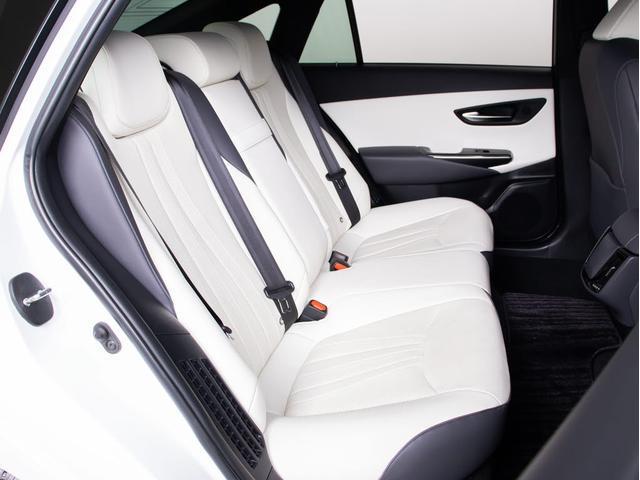 クラウンハイブリッド RSアドバンス (白本革シート)(フルエアロ)(パノラミックビューモニター)(トヨタセーフティパッケージプラス)衝突軽減ブレーキ 踏み間違い防止機能 車線逸脱抑制LTA シーケンシャルウィンカー(33枚目)