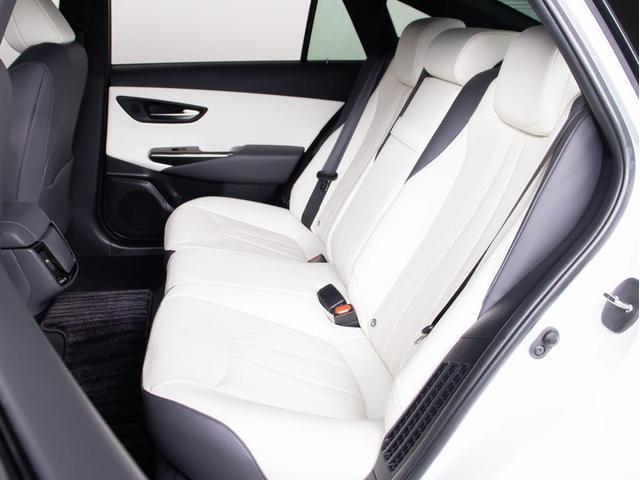 クラウンハイブリッド RSアドバンス (白本革シート)(フルエアロ)(パノラミックビューモニター)(トヨタセーフティパッケージプラス)衝突軽減ブレーキ 踏み間違い防止機能 車線逸脱抑制LTA シーケンシャルウィンカー(34枚目)