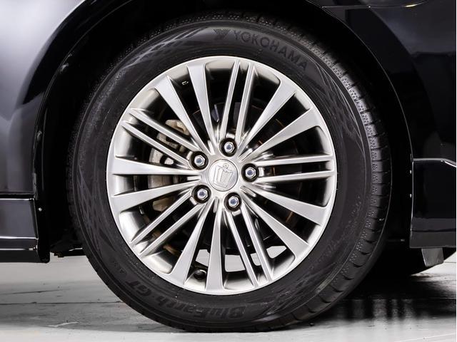 クラウンハイブリッド ロイヤルサルーンＧ　（禁煙車）（トヨタプレミアムサウンド）（オプション１７インチアルミ）（フルエアロ）アダプティブハイビーム　イージークローザー　後席ＶＩＰ　Ｂｌｕｅｔｏｏｔｈ対応　レギュラーガソリン仕様　ＨＤＤマルチ（7枚目）