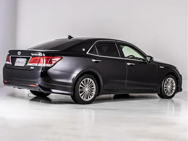 クラウンハイブリッド ロイヤルサルーンＧ　（禁煙車）（トヨタプレミアムサウンド）（オプション１７インチアルミ）（フルエアロ）アダプティブハイビーム　イージークローザー　後席ＶＩＰ　Ｂｌｕｅｔｏｏｔｈ対応　レギュラーガソリン仕様　ＨＤＤマルチ（15枚目）