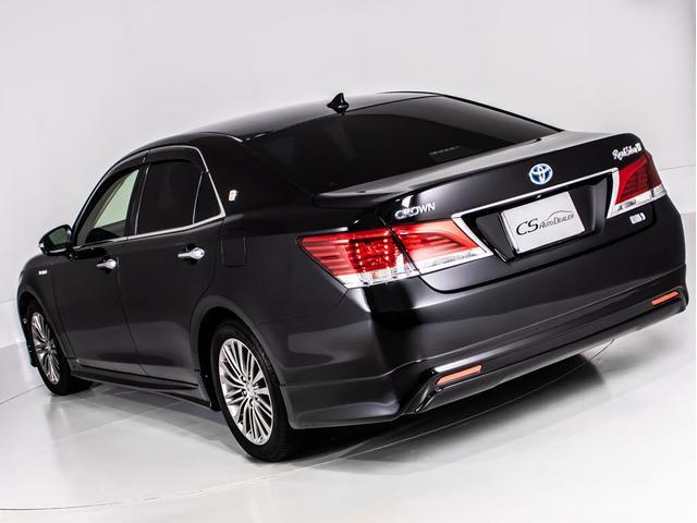 クラウンハイブリッド ロイヤルサルーンＧ　（禁煙車）（トヨタプレミアムサウンド）（オプション１７インチアルミ）（フルエアロ）アダプティブハイビーム　イージークローザー　後席ＶＩＰ　Ｂｌｕｅｔｏｏｔｈ対応　レギュラーガソリン仕様　ＨＤＤマルチ（17枚目）