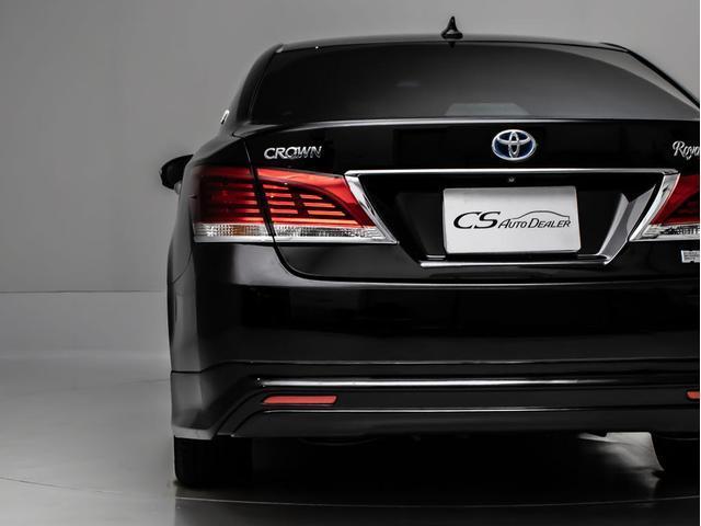クラウンハイブリッド ロイヤルサルーンＧ　（禁煙車）（トヨタプレミアムサウンド）（オプション１７インチアルミ）（フルエアロ）アダプティブハイビーム　イージークローザー　後席ＶＩＰ　Ｂｌｕｅｔｏｏｔｈ対応　レギュラーガソリン仕様　ＨＤＤマルチ（23枚目）