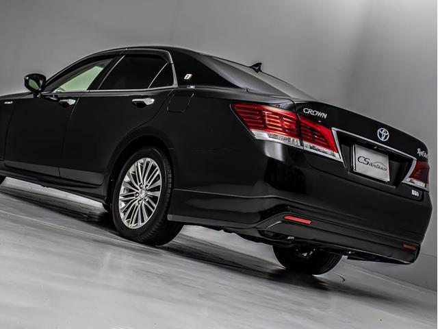 クラウンハイブリッド ロイヤルサルーンＧ　（禁煙車）（トヨタプレミアムサウンド）（オプション１７インチアルミ）（フルエアロ）アダプティブハイビーム　イージークローザー　後席ＶＩＰ　Ｂｌｕｅｔｏｏｔｈ対応　レギュラーガソリン仕様　ＨＤＤマルチ（25枚目）