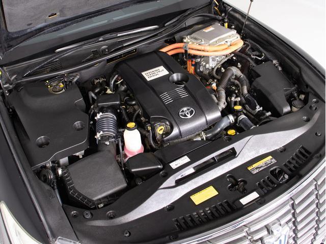 クラウンハイブリッド ロイヤルサルーンＧ　（禁煙車）（トヨタプレミアムサウンド）（オプション１７インチアルミ）（フルエアロ）アダプティブハイビーム　イージークローザー　後席ＶＩＰ　Ｂｌｕｅｔｏｏｔｈ対応　レギュラーガソリン仕様　ＨＤＤマルチ（26枚目）