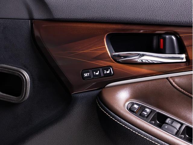 クラウンハイブリッド ロイヤルサルーンＧ　（禁煙車）（トヨタプレミアムサウンド）（オプション１７インチアルミ）（フルエアロ）アダプティブハイビーム　イージークローザー　後席ＶＩＰ　Ｂｌｕｅｔｏｏｔｈ対応　レギュラーガソリン仕様　ＨＤＤマルチ（35枚目）