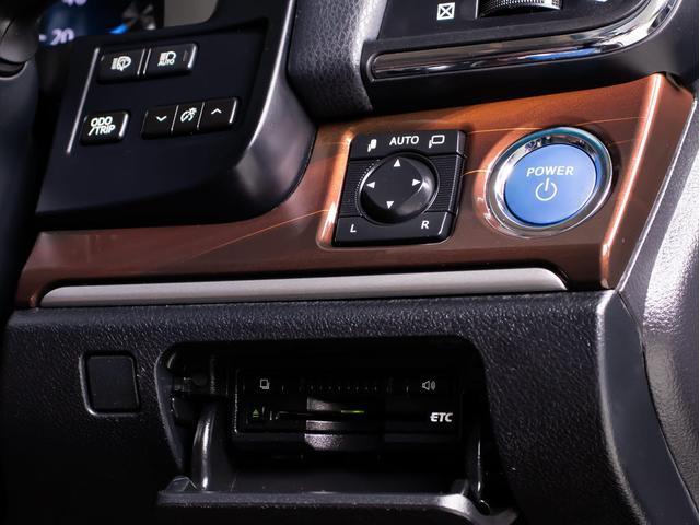 クラウンハイブリッド ロイヤルサルーンＧ　（禁煙車）（トヨタプレミアムサウンド）（オプション１７インチアルミ）（フルエアロ）アダプティブハイビーム　イージークローザー　後席ＶＩＰ　Ｂｌｕｅｔｏｏｔｈ対応　レギュラーガソリン仕様　ＨＤＤマルチ（44枚目）