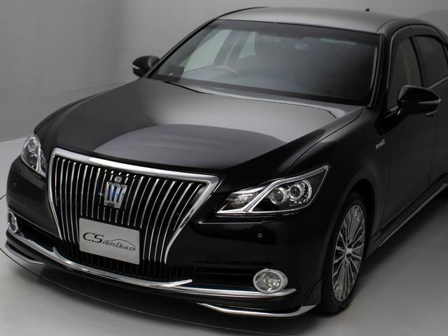 クラウンマジェスタ Ｆバージョン　後期型（禁煙車）（黒本革シート）（オプション１８インチアルミ）（新品タイヤ）（フルエアロ）（点検記録簿９枚）衝突軽減ブレーキ　踏み間違い防止機能　レーダークルーズ　ＢＳＭ　アダプティブハイビーム（24枚目）