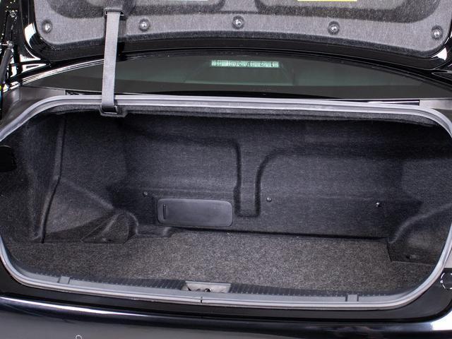 クラウンマジェスタ Ｆバージョン　後期型（禁煙車）（黒本革シート）（オプション１８インチアルミ）（新品タイヤ）（フルエアロ）（点検記録簿９枚）衝突軽減ブレーキ　踏み間違い防止機能　レーダークルーズ　ＢＳＭ　アダプティブハイビーム（29枚目）