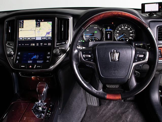 クラウンマジェスタ Ｆバージョン　後期型（禁煙車）（黒本革シート）（オプション１８インチアルミ）（新品タイヤ）（フルエアロ）（点検記録簿９枚）衝突軽減ブレーキ　踏み間違い防止機能　レーダークルーズ　ＢＳＭ　アダプティブハイビーム（31枚目）