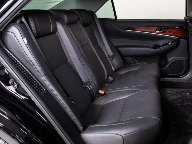 クラウンマジェスタ Ｆバージョン　後期型（禁煙車）（黒本革シート）（オプション１８インチアルミ）（新品タイヤ）（フルエアロ）（点検記録簿９枚）衝突軽減ブレーキ　踏み間違い防止機能　レーダークルーズ　ＢＳＭ　アダプティブハイビーム（34枚目）