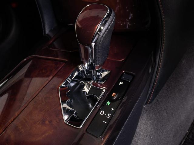 クラウンマジェスタ Ｆバージョン　後期型（禁煙車）（黒本革シート）（オプション１８インチアルミ）（新品タイヤ）（フルエアロ）（点検記録簿９枚）衝突軽減ブレーキ　踏み間違い防止機能　レーダークルーズ　ＢＳＭ　アダプティブハイビーム（44枚目）