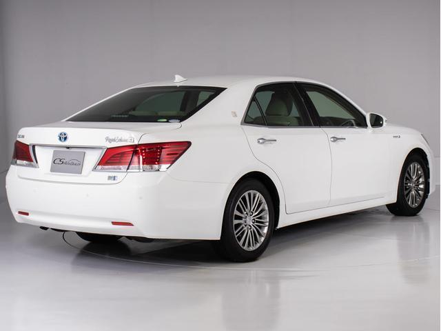 クラウンハイブリッド ロイヤルサルーンG (ベージュ本革シート)(オプション17インチアルミ) アダプティブハイビーム シートメモリー シート&ステアリングヒーター Bluetooth レギュラーガソリン仕様 HDDマルチ(17枚目)