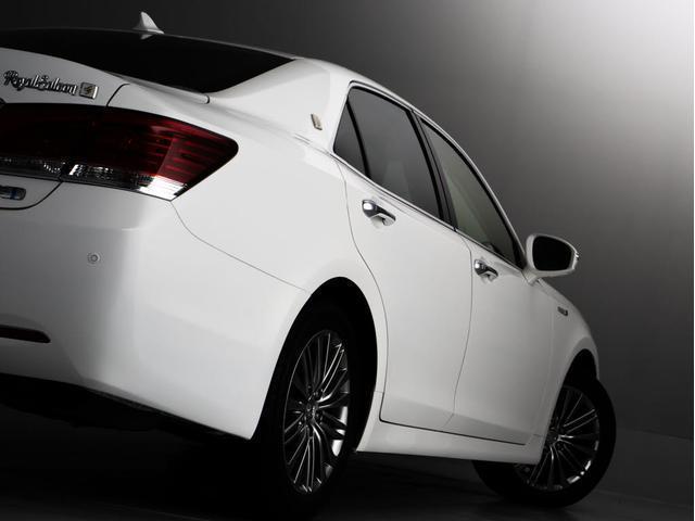 クラウンハイブリッド ロイヤルサルーンG (ベージュ本革シート)(オプション17インチアルミ) アダプティブハイビーム シートメモリー シート&ステアリングヒーター Bluetooth レギュラーガソリン仕様 HDDマルチ(25枚目)