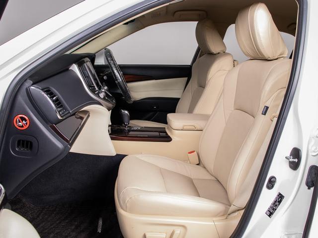 クラウンハイブリッド ロイヤルサルーンG (ベージュ本革シート)(オプション17インチアルミ) アダプティブハイビーム シートメモリー シート&ステアリングヒーター Bluetooth レギュラーガソリン仕様 HDDマルチ(34枚目)