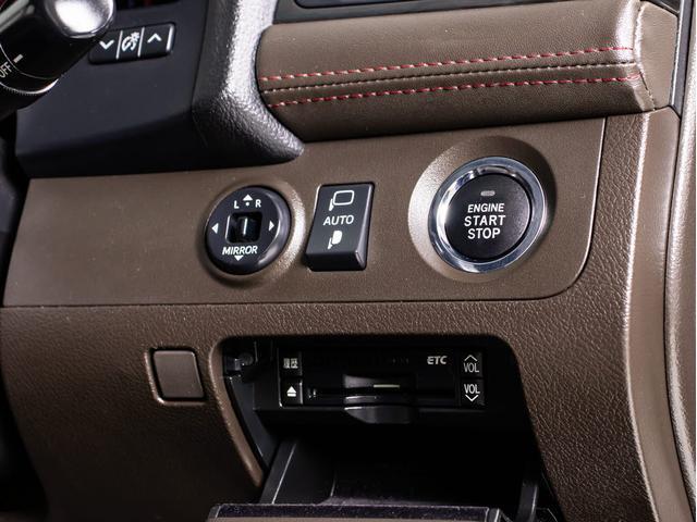 クラウン アスリート　後期型（サンルーフ）（ローダウン）Ｂｌｕｅｔｏｏｔｈ対応　ＨＤＤマルチナビ　レギュラーガソリン仕様　カラーバックカメラ　ＨＩＤヘッドライト　パワーシート　クルーズコントロール　フルセグ　ＣＤ録音（8枚目）