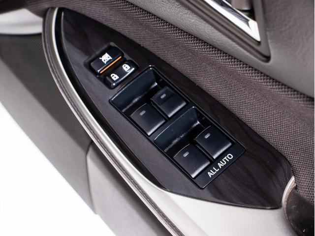 クラウン アスリート　後期型（サンルーフ）（ローダウン）Ｂｌｕｅｔｏｏｔｈ対応　ＨＤＤマルチナビ　レギュラーガソリン仕様　カラーバックカメラ　ＨＩＤヘッドライト　パワーシート　クルーズコントロール　フルセグ　ＣＤ録音（39枚目）