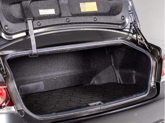 クラウンハイブリッド アスリートＳ　Ｊ－フロンティアリミテッド　後期型（禁煙車）（特別仕様車）（黒本革シート）（オプション１８インチアルミ）（フルエアロ）（トヨタセーフティセンス）衝突軽減ブレーキ　踏み間違い防止機能　車線逸脱抑制機能ＬＤＡ　レーダークルーズ（31枚目）