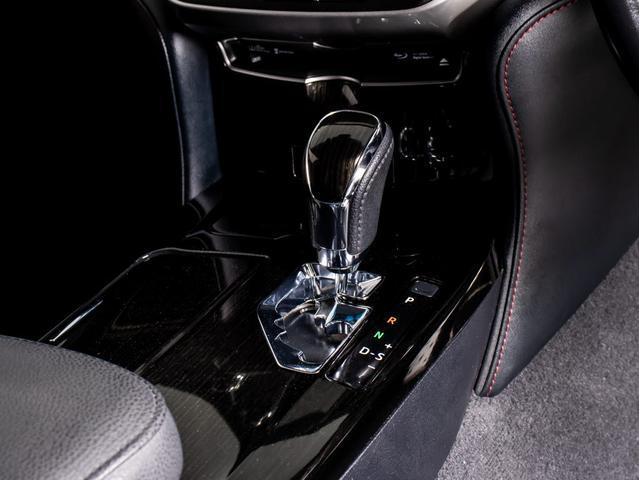 クラウンハイブリッド アスリートＳ　Ｊ－フロンティアリミテッド　後期型（禁煙車）（特別仕様車）（黒本革シート）（オプション１８インチアルミ）（フルエアロ）（トヨタセーフティセンス）衝突軽減ブレーキ　踏み間違い防止機能　車線逸脱抑制機能ＬＤＡ　レーダークルーズ（40枚目）