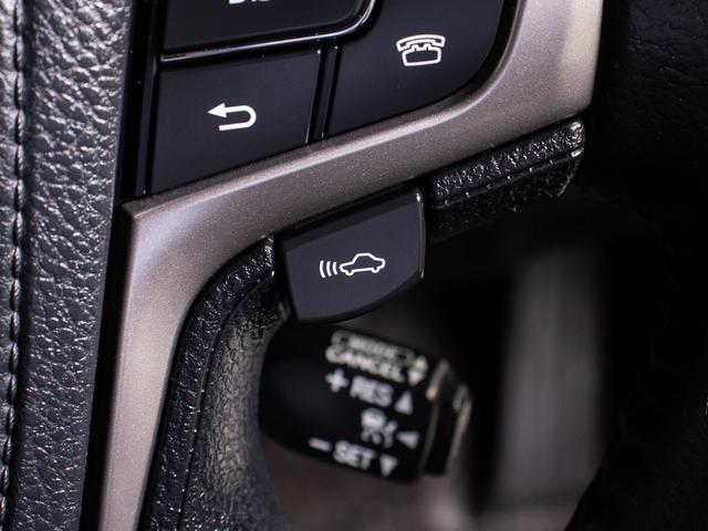 クラウンハイブリッド アスリートＳ　オートサロン出展モデル（禁煙車）（特注フォーブレザーシート）（２０インチアルミ）（フルエアロ）（レクサスパール＆ルーフブラックカスタム）衝突軽減ブレーキ　踏み間違い防止機能　　Ｂｌｕｅｔｏｏｔｈ対応（10枚目）