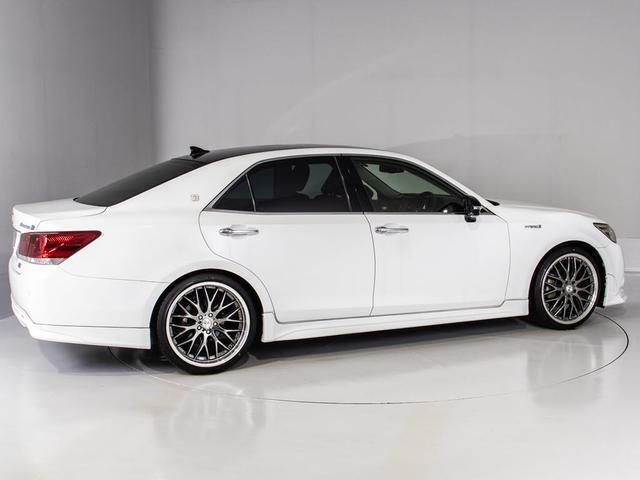 クラウンハイブリッド アスリートＳ　オートサロン出展モデル（禁煙車）（特注フォーブレザーシート）（２０インチアルミ）（フルエアロ）（レクサスパール＆ルーフブラックカスタム）衝突軽減ブレーキ　踏み間違い防止機能　　Ｂｌｕｅｔｏｏｔｈ対応（17枚目）