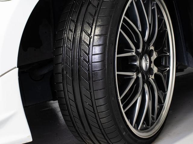 クラウンハイブリッド アスリートＳ　オートサロン出展モデル（禁煙車）（特注フォーブレザーシート）（２０インチアルミ）（フルエアロ）（レクサスパール＆ルーフブラックカスタム）衝突軽減ブレーキ　踏み間違い防止機能　　Ｂｌｕｅｔｏｏｔｈ対応（29枚目）