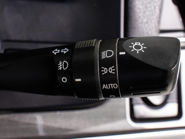 クラウンハイブリッド アスリートＳ　オートサロン出展モデル（禁煙車）（特注フォーブレザーシート）（２０インチアルミ）（フルエアロ）（レクサスパール＆ルーフブラックカスタム）衝突軽減ブレーキ　踏み間違い防止機能　　Ｂｌｕｅｔｏｏｔｈ対応（50枚目）