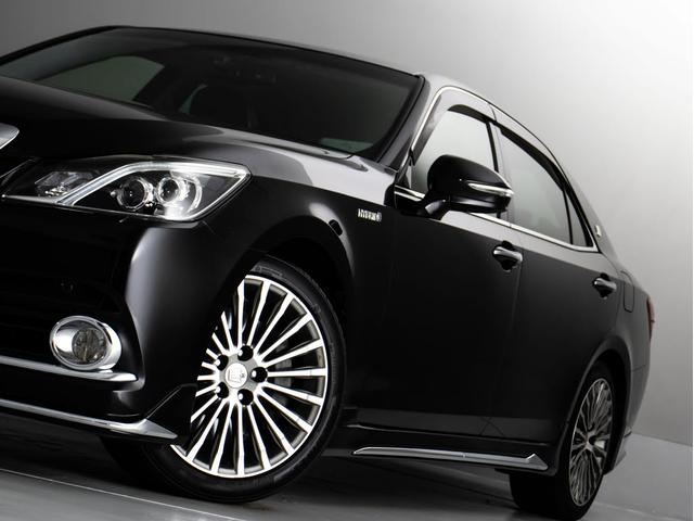 クラウンマジェスタ Ｆバージョン　（黒本革シート）（オプション１８インチアルミ）（フルエアロ）（衝突軽減ブレーキ）（踏み間違い防止機能）レーダークルーズ　ＢＳＭ　イージークローザー　後席ＶＩＰ仕様　Ｂｌｕｅｔｏｏｔｈ対応　ＨＤＤマルチ（25枚目）