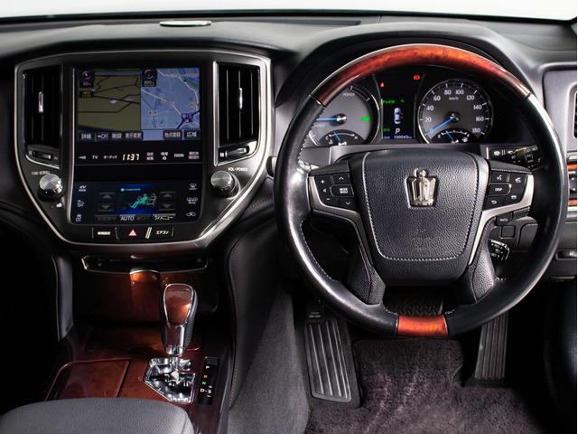 クラウンマジェスタ Ｆバージョン　（黒本革シート）（オプション１８インチアルミ）（フルエアロ）（衝突軽減ブレーキ）（踏み間違い防止機能）レーダークルーズ　ＢＳＭ　イージークローザー　後席ＶＩＰ仕様　Ｂｌｕｅｔｏｏｔｈ対応　ＨＤＤマルチ（33枚目）