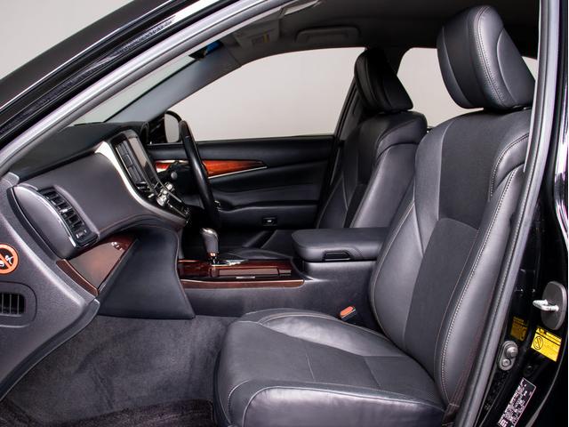 クラウンマジェスタ Ｆバージョン　（黒本革シート）（オプション１８インチアルミ）（フルエアロ）（衝突軽減ブレーキ）（踏み間違い防止機能）レーダークルーズ　ＢＳＭ　イージークローザー　後席ＶＩＰ仕様　Ｂｌｕｅｔｏｏｔｈ対応　ＨＤＤマルチ（35枚目）