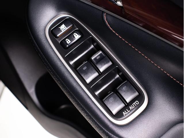 クラウンマジェスタ Ｆバージョン　（黒本革シート）（オプション１８インチアルミ）（フルエアロ）（衝突軽減ブレーキ）（踏み間違い防止機能）レーダークルーズ　ＢＳＭ　イージークローザー　後席ＶＩＰ仕様　Ｂｌｕｅｔｏｏｔｈ対応　ＨＤＤマルチ（40枚目）