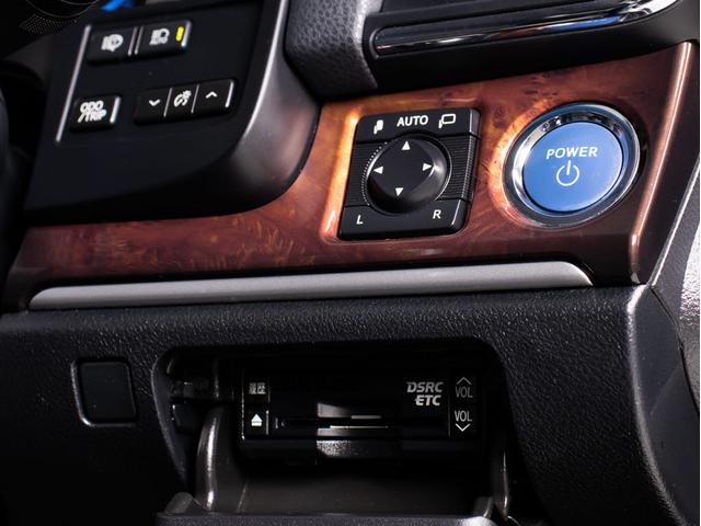 クラウンマジェスタ Ｆバージョン　（黒本革シート）（オプション１８インチアルミ）（フルエアロ）（衝突軽減ブレーキ）（踏み間違い防止機能）レーダークルーズ　ＢＳＭ　イージークローザー　後席ＶＩＰ仕様　Ｂｌｕｅｔｏｏｔｈ対応　ＨＤＤマルチ（41枚目）