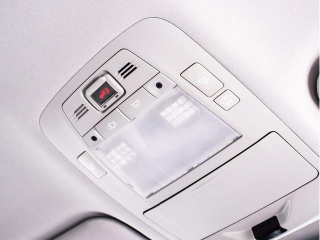 クラウンマジェスタ Ｆバージョン　（黒本革シート）（オプション１８インチアルミ）（フルエアロ）（衝突軽減ブレーキ）（踏み間違い防止機能）レーダークルーズ　ＢＳＭ　イージークローザー　後席ＶＩＰ仕様　Ｂｌｕｅｔｏｏｔｈ対応　ＨＤＤマルチ（48枚目）