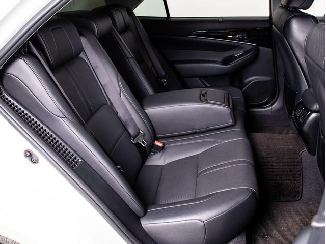 クラウンハイブリッド アスリートＧ　後期型（禁煙車）（黒本革シート）（スパッタリング加工１８インチアルミ）（新品タイヤ）（トヨタセーフティセンス）衝突軽減ブレーキ　車線逸脱抑制ＬＤＡ　レーダークルーズ　踏み間違い防止　Ｂｌｕｅｔｏｏｔｈ（8枚目）