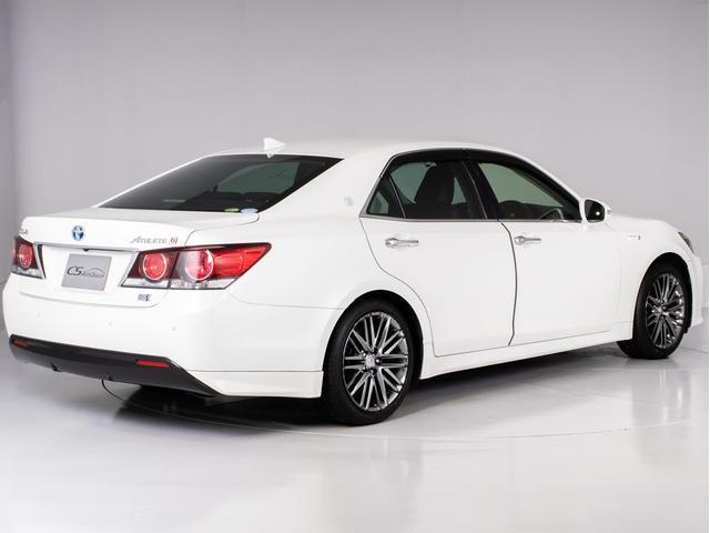 クラウンハイブリッド アスリートＧ　後期型（禁煙車）（黒本革シート）（スパッタリング加工１８インチアルミ）（新品タイヤ）（トヨタセーフティセンス）衝突軽減ブレーキ　車線逸脱抑制ＬＤＡ　レーダークルーズ　踏み間違い防止　Ｂｌｕｅｔｏｏｔｈ（13枚目）