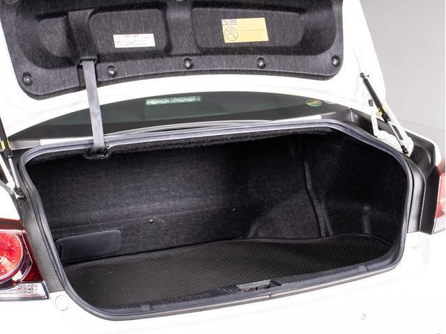 クラウンハイブリッド アスリートＧ　後期型（禁煙車）（黒本革シート）（スパッタリング加工１８インチアルミ）（新品タイヤ）（トヨタセーフティセンス）衝突軽減ブレーキ　車線逸脱抑制ＬＤＡ　レーダークルーズ　踏み間違い防止　Ｂｌｕｅｔｏｏｔｈ（30枚目）