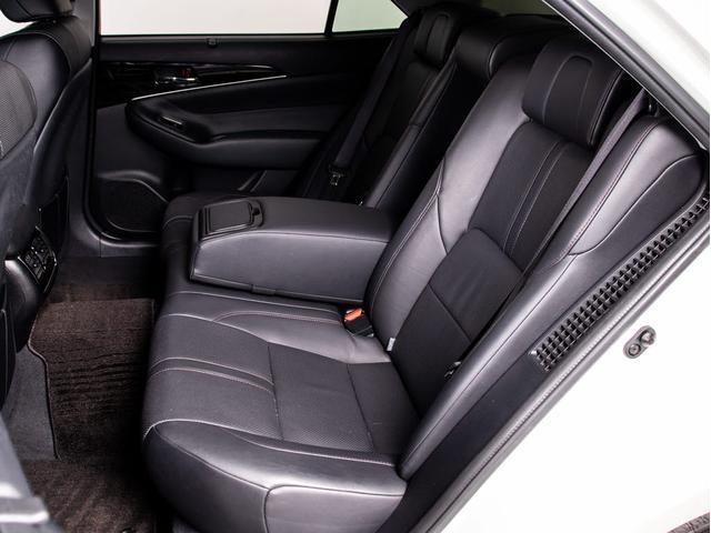 クラウンハイブリッド アスリートＧ　後期型（禁煙車）（黒本革シート）（スパッタリング加工１８インチアルミ）（新品タイヤ）（トヨタセーフティセンス）衝突軽減ブレーキ　車線逸脱抑制ＬＤＡ　レーダークルーズ　踏み間違い防止　Ｂｌｕｅｔｏｏｔｈ（35枚目）