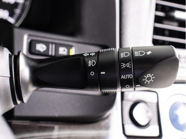 クラウンハイブリッド アスリートＧ　後期型（禁煙車）（黒本革シート）（スパッタリング加工１８インチアルミ）（新品タイヤ）（トヨタセーフティセンス）衝突軽減ブレーキ　車線逸脱抑制ＬＤＡ　レーダークルーズ　踏み間違い防止　Ｂｌｕｅｔｏｏｔｈ（41枚目）