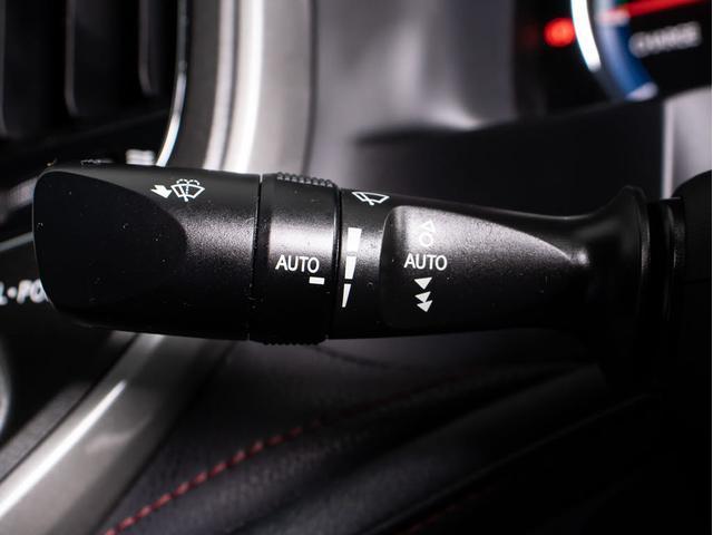 クラウンハイブリッド アスリートＧ　後期型（禁煙車）（黒本革シート）（スパッタリング加工１８インチアルミ）（新品タイヤ）（トヨタセーフティセンス）衝突軽減ブレーキ　車線逸脱抑制ＬＤＡ　レーダークルーズ　踏み間違い防止　Ｂｌｕｅｔｏｏｔｈ（42枚目）