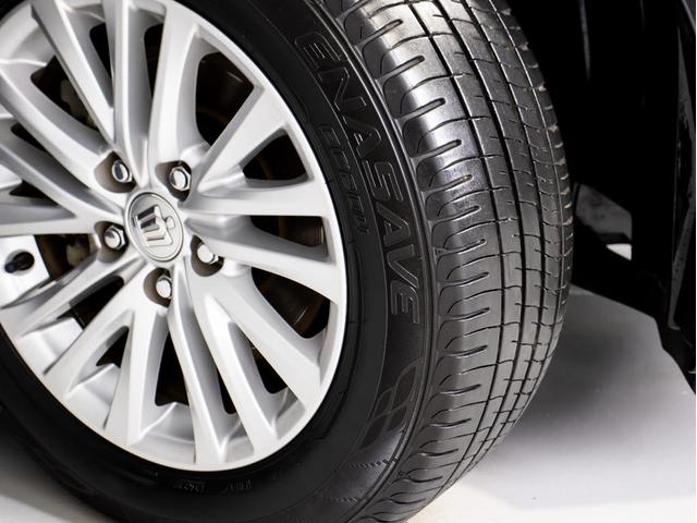 クラウンハイブリッド ロイヤルサルーンＧ　後期（禁煙車）（フラクセン本革シート）（トヨタセーフティセンス）（リヤコンフォートパッケージ）衝突軽減ブレーキ　車線逸脱抑制ＬＤＡ　レーダークルーズ　ＢＳＭ　アダプティブハイビーム　Ｂｌｕｅｔｏｏｔｈ（30枚目）