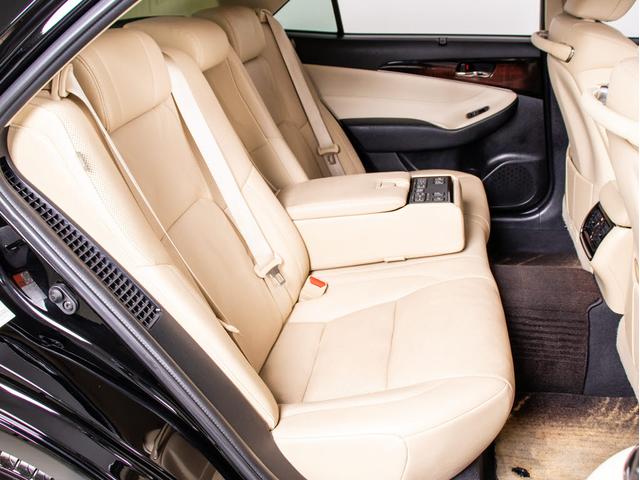 クラウンハイブリッド ロイヤルサルーンＧ　後期（禁煙車）（フラクセン本革シート）（トヨタセーフティセンス）（リヤコンフォートパッケージ）衝突軽減ブレーキ　車線逸脱抑制ＬＤＡ　レーダークルーズ　ＢＳＭ　アダプティブハイビーム　Ｂｌｕｅｔｏｏｔｈ（37枚目）