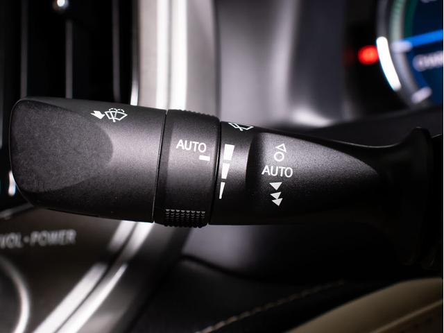 クラウンハイブリッド ロイヤルサルーンＧ　後期（禁煙車）（フラクセン本革シート）（トヨタセーフティセンス）（リヤコンフォートパッケージ）衝突軽減ブレーキ　車線逸脱抑制ＬＤＡ　レーダークルーズ　ＢＳＭ　アダプティブハイビーム　Ｂｌｕｅｔｏｏｔｈ（46枚目）