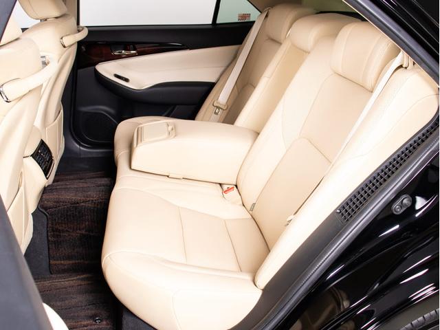 クラウンハイブリッド ロイヤルサルーン　後期型（禁煙車）（本革シート）（フルエアロ）（点検記録簿７枚）（衝突軽減ブレーキ）（踏み間違い防止機能）レーダークルーズ　レギュラーガソリン仕様　Ｂｌｕｅｔｏｏｔｈ対応　ＳＤマルチ　アドバンストＰＫＧ（6枚目）