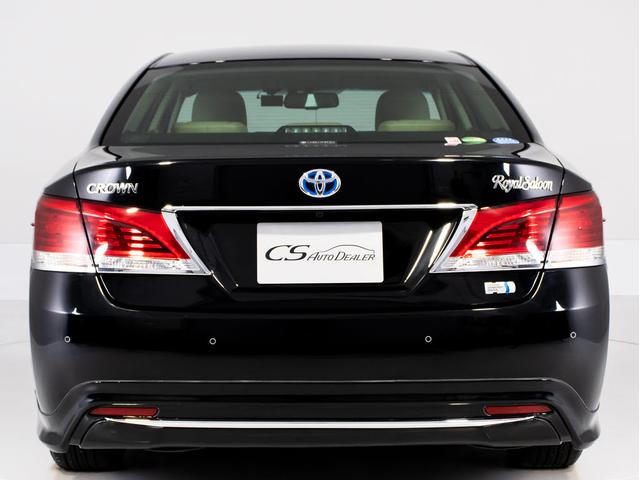 クラウンハイブリッド ロイヤルサルーン　後期型（禁煙車）（本革シート）（フルエアロ）（点検記録簿７枚）（衝突軽減ブレーキ）（踏み間違い防止機能）レーダークルーズ　レギュラーガソリン仕様　Ｂｌｕｅｔｏｏｔｈ対応　ＳＤマルチ　アドバンストＰＫＧ（17枚目）