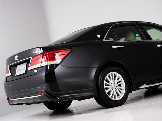 クラウンハイブリッド ロイヤルサルーン　後期型（禁煙車）（本革シート）（フルエアロ）（点検記録簿７枚）（衝突軽減ブレーキ）（踏み間違い防止機能）レーダークルーズ　レギュラーガソリン仕様　Ｂｌｕｅｔｏｏｔｈ対応　ＳＤマルチ　アドバンストＰＫＧ（23枚目）